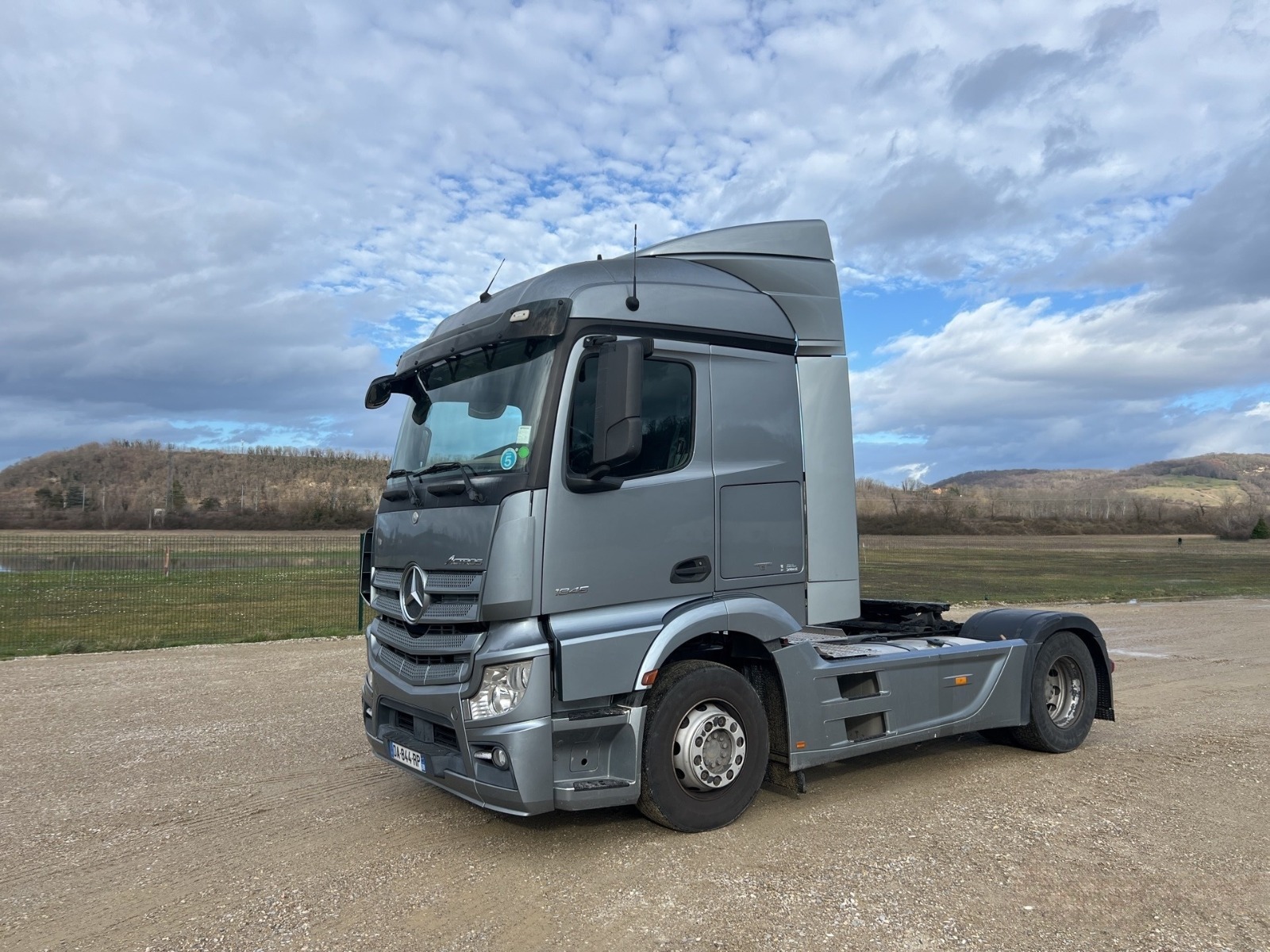 Mercedes Actros 1845 vue 1